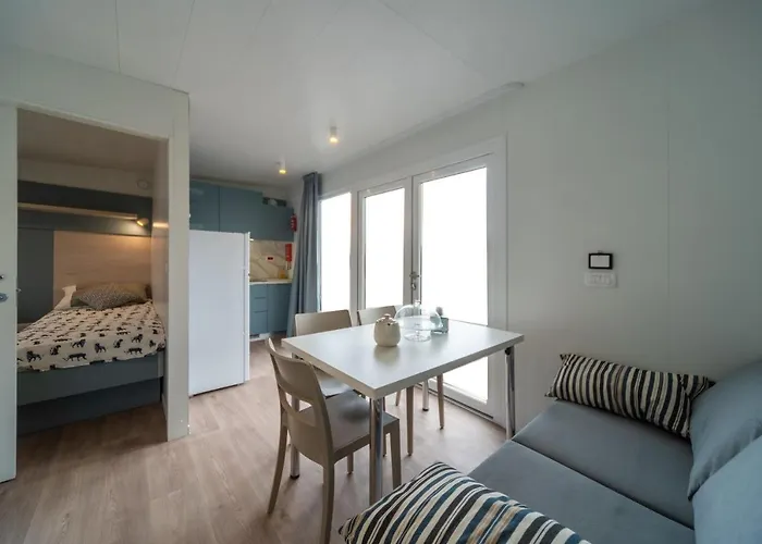 Eurocamp Mobile Homes At Fkk Naturist Ulika Кемпинг *