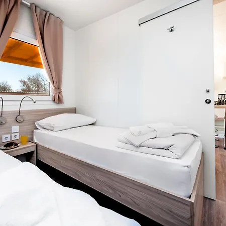 Parque de Campismo Eurocamp Mobile Homes At Fkk Naturist Ulika